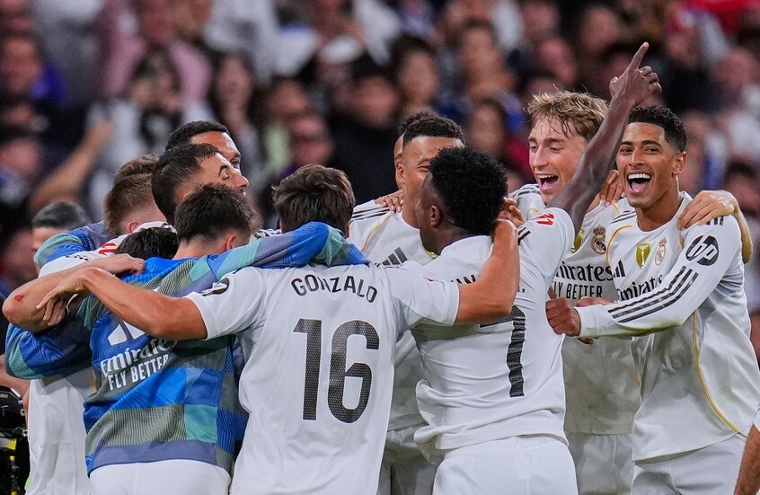 ريال مدريد يحسم الكلاسيكو أمام برشلونة بثنائية مثيرة ويتصدر الدوري الإسباني