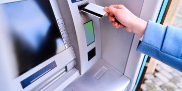 توقف مؤقت للإنترنت البنكي وتطبيقات الهاتف وماكينات الصراف ATM مساء الخميس