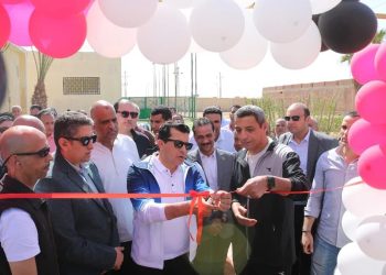 وزير الشباب والرياضة ومحافظ السويس يفتتحان مشروعات رياضية جديدة احتفالًا بالعيد القومي