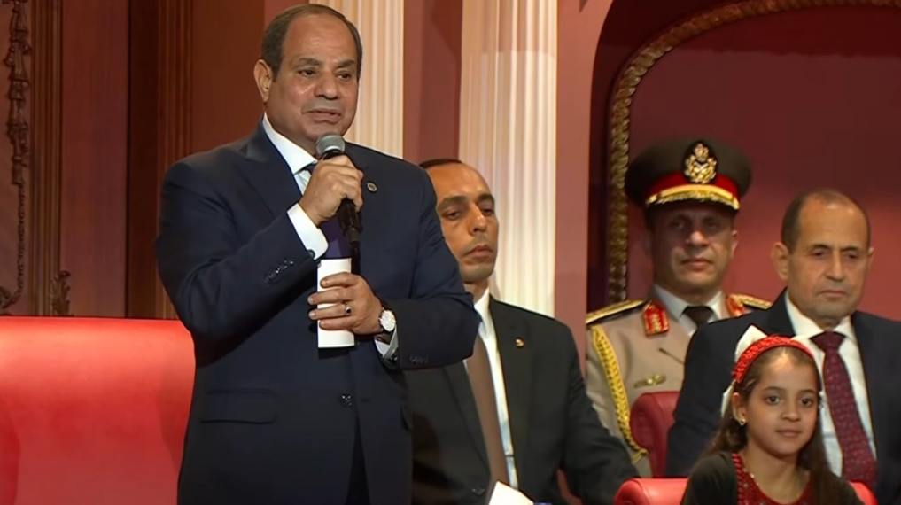 انطلاق احتفالية وطن السلام بمشاركة نجوم الغناء في حضور الرئيس السيسي