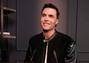 وفاة والدة أمير عيد والجنازة عقب صلاة العصر من مسجد الفاروق بالمعادى