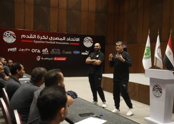 أوسكار رويز يعقد اجتماعًا مع حكام الفيديو لمراجعة الأداء الفني وتطوير الكفاءة التحكيمية