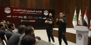 أوسكار رويز يعقد اجتماعًا مع حكام الفيديو لمراجعة الأداء الفني وتطوير الكفاءة التحكيمية