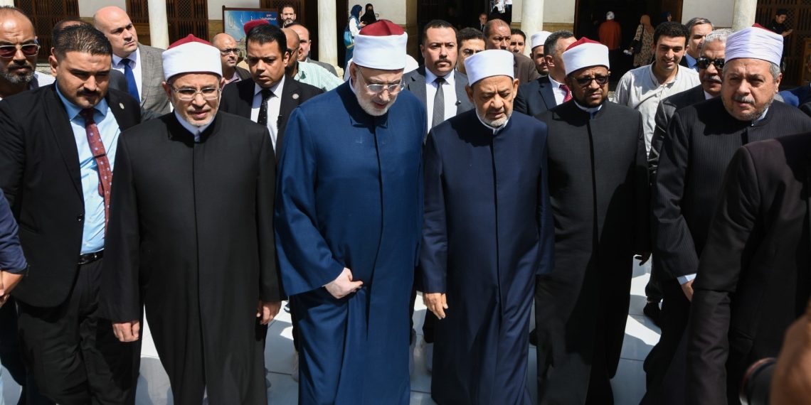 ببالغ الحزن.. شيخ الأزهر ينعى العالم الجليل الدكتور أحمد عمر هاشم