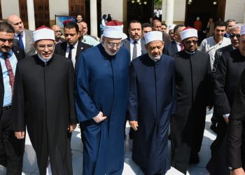 ببالغ الحزن.. شيخ الأزهر ينعى العالم الجليل الدكتور أحمد عمر هاشم