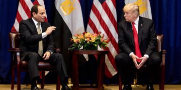 الرئيس السيسي يهدي الرئيس الأمريكي قلادة النيل تقديرًا لجهوده في إحلال السلام