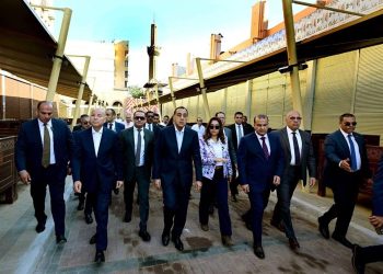 محافظ القاهرة: بدء تسكين 473 بائعًا بسوق العتبة المطور بعد افتتاحه رسميًا