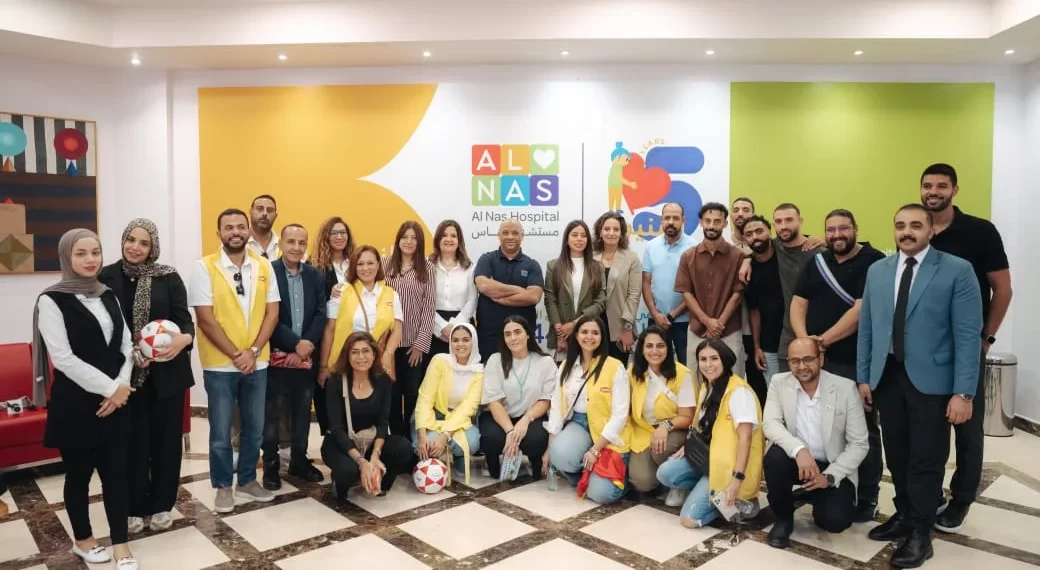 شراكة بين “ليبتون تي أند إنفيوجن مصر” و”النادي الأهلي” لإدخال السعادة على قلوب أطفال مستشفى الناس