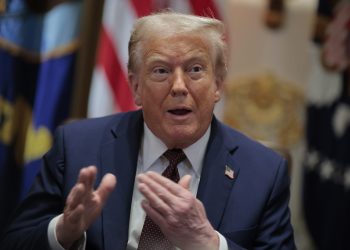 ترامب يعلن بدء تنفيذ اتفاق غزة.. ونتنياهو يؤكد: سنعيد الرهائن إلى الوطن