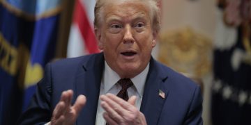 ترامب يعلن بدء تنفيذ اتفاق غزة.. ونتنياهو يؤكد: سنعيد الرهائن إلى الوطن