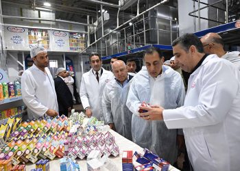 رئيس الوزراء يتفقد مصنع “عبور لاند” بمدينة العبور