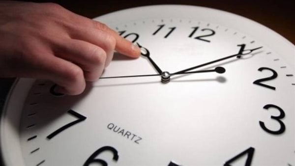 موعد بدء التوقيت الشتوي في مصر 2025 رسميًا