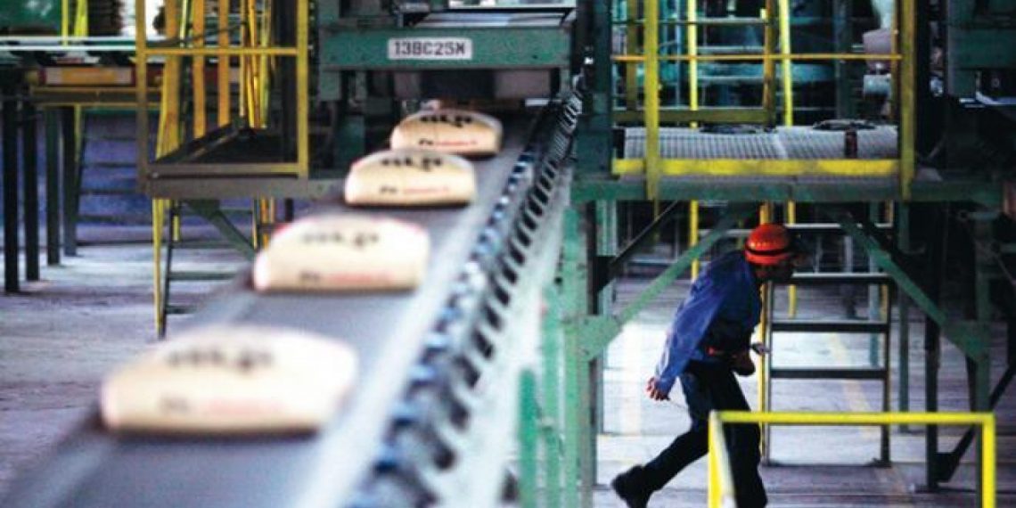 وزارة التموين تُلزم مصانع الأسمنت بإعلان سعر المصنع والبيع للمستهلك على العبوات