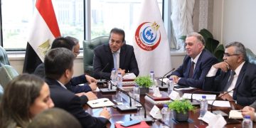وزير الصحة يبحث مع “هيك فيجن” الصينية التعاون في تطبيق تقنيات الذكاء الاصطناعي بالقطاع الصحي