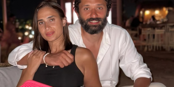 كريم محمود عبدالعزيز يعلن انفصاله رسميًا عن زوجته مصممة الأزياء آن الرفاعي