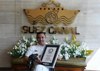 القبطان ولاء حافظ يدخل موسوعة غينيس بأطول غطسة في العالم لمصاب بالشلل الرباعي