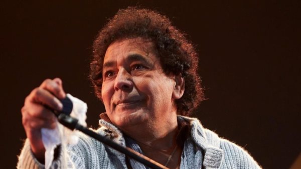 بعد تدهور حالته الصحية.. نقل محمد منير إلى المستشفى