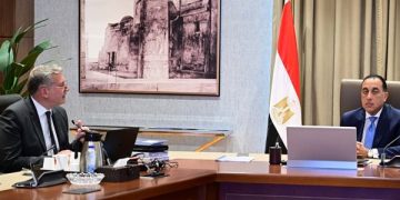 بمعدل 16 مليون قدم مكعب يوميًا..رئيس الوزراء يناقش مع وزير البترول خطة التوسع في الاكتشافات الجديدة بمصر