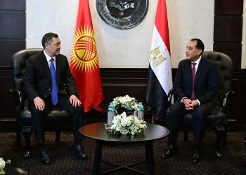 رئيس الوزراء المصري يشارك المائدة المستديرة الاقتصادية مع الرئيس القيرغيزي لتعزيز التعاون الثنائي