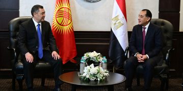 رئيس الوزراء المصري يشارك المائدة المستديرة الاقتصادية مع الرئيس القيرغيزي لتعزيز التعاون الثنائي