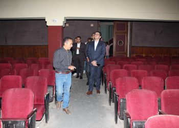 وزير الثقافة يتفقد “سينما ديانا” بوسط القاهرة ويؤكد الإسراع في تطويرها