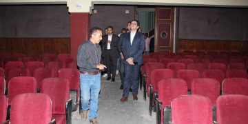 وزير الثقافة يتفقد “سينما ديانا” بوسط القاهرة ويؤكد الإسراع في تطويرها