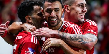 المارد الأحمر يتألق ويقصي سيراميكا كليوباترا من نصف النهائي