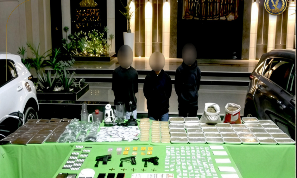 مخدرات بقيمة 21 مليون جنيه..سقوط عصابة لترويج المخدرات عبر تطبيقات الهواتف المحمولة