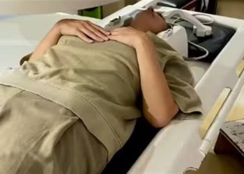 منى عراقي تكشف عن إصابتها بمرض مناعي نادر