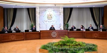 رئيس الوزراء يتابع جهود تبسيط إجراءات دخول السائحين عبر التأشيرة الإلكترونية