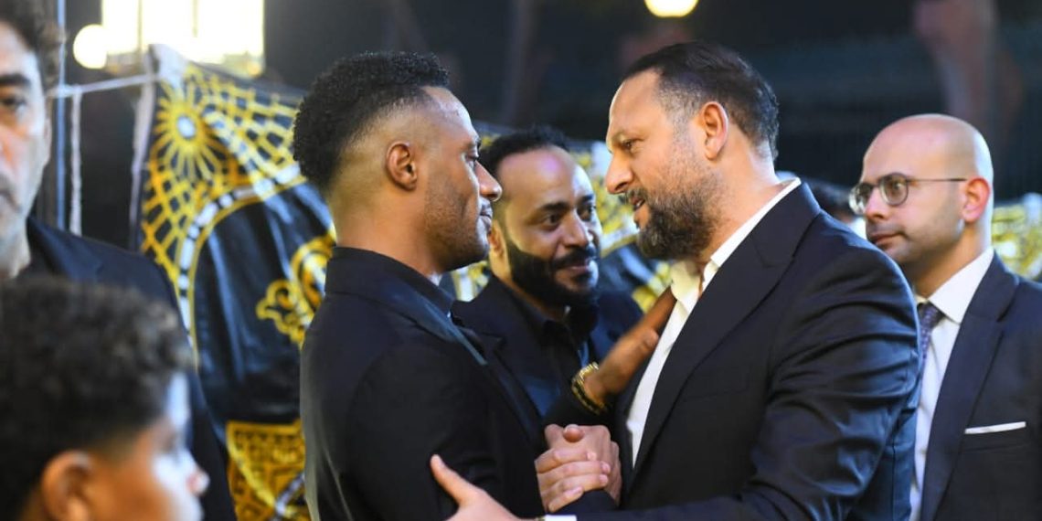 بالصور..كبار نجوم الفن يواسون محمد رمضان في وفاة والده