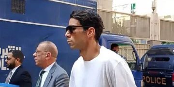 بالصور| لحظة وصول شريف إكرامي إلى مجمع محاكم شبرا الخيمة لمساندة زوج أخته رمضان صبحي