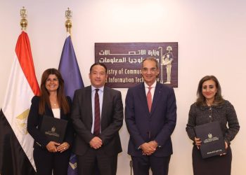 وزير الاتصالات يشهد توقيع مذكرة تفاهم مع أورنچ مصر لدعم التشخيص عن بُعد