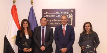 وزير الاتصالات يشهد توقيع مذكرة تفاهم مع أورنچ مصر لدعم التشخيص عن بُعد