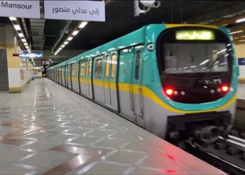 عطل فني مؤقت يتسبب في توقف حركة مترو الأنفاق بالخط الثالث