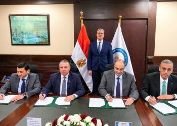 وزير البترول يشهد توقيع تمويل 140 مليون دولار لمجمع السيليكون بالعلمين