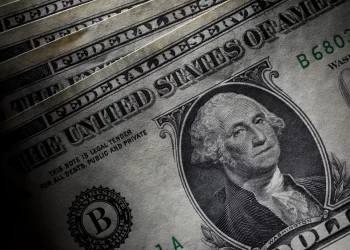 الدولار يصعد 4 قروش في البنوك المصرية خلال تعاملات اليوم