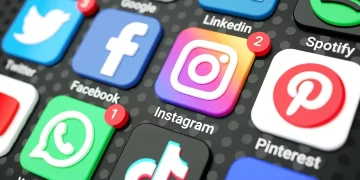 الحبس والغرامة عقوبة نشر المحتوى المنافي للآداب على السوشيال ميديا