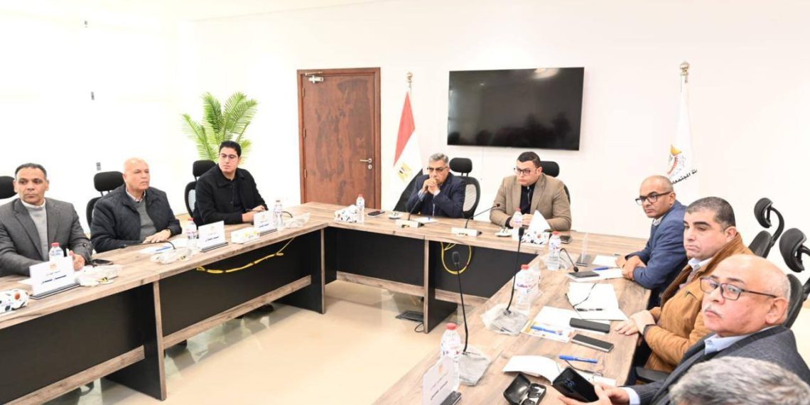 وزير الإسكان ومحافظ الدقهلية يبحثان حل مشكلات الخدمات بمدينة المنصورة الجديدة