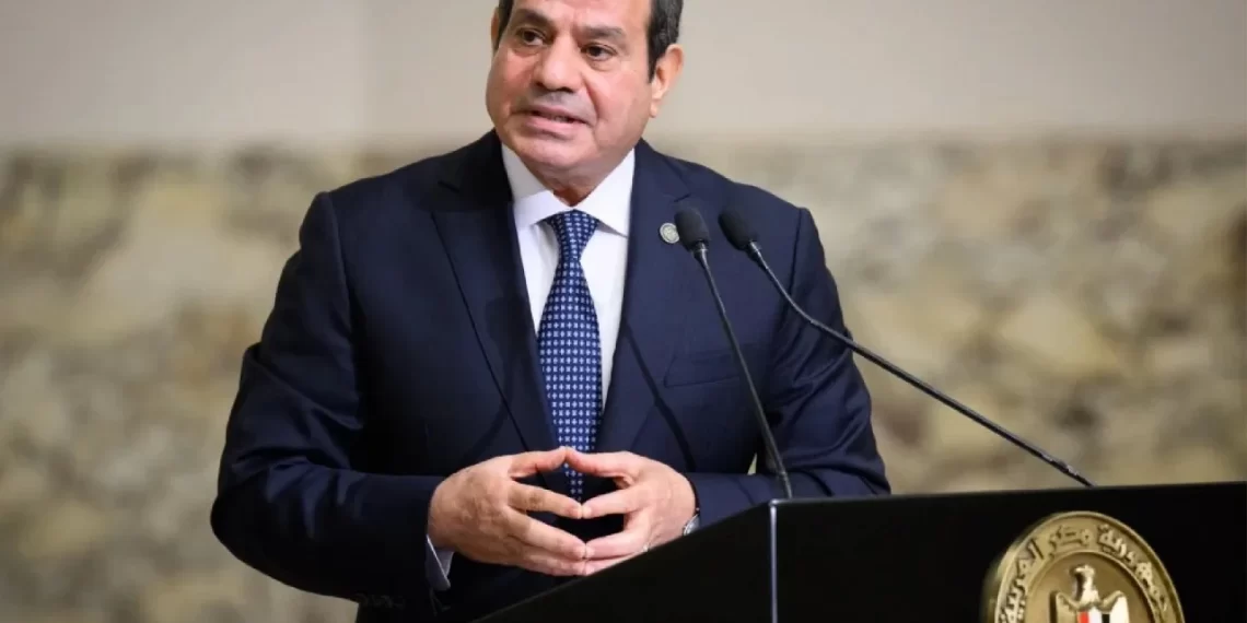 الرئيس السيسي يستعرض خطط تطوير صناعة الاتصالات والبنية التحتية الرقمية في مصر