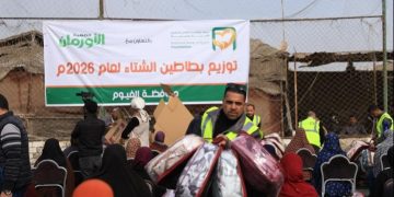 البنك الأهلي المصري يوزع 1000 بطانية على الأسر الأكثر احتياجًا بالفيوم